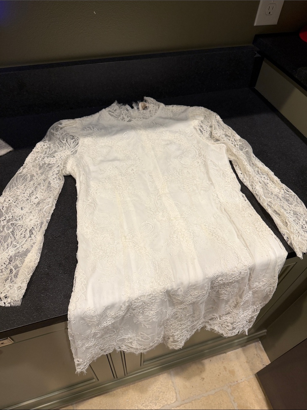 Stone cold fox lace mini dress - Picture 4 of 5
